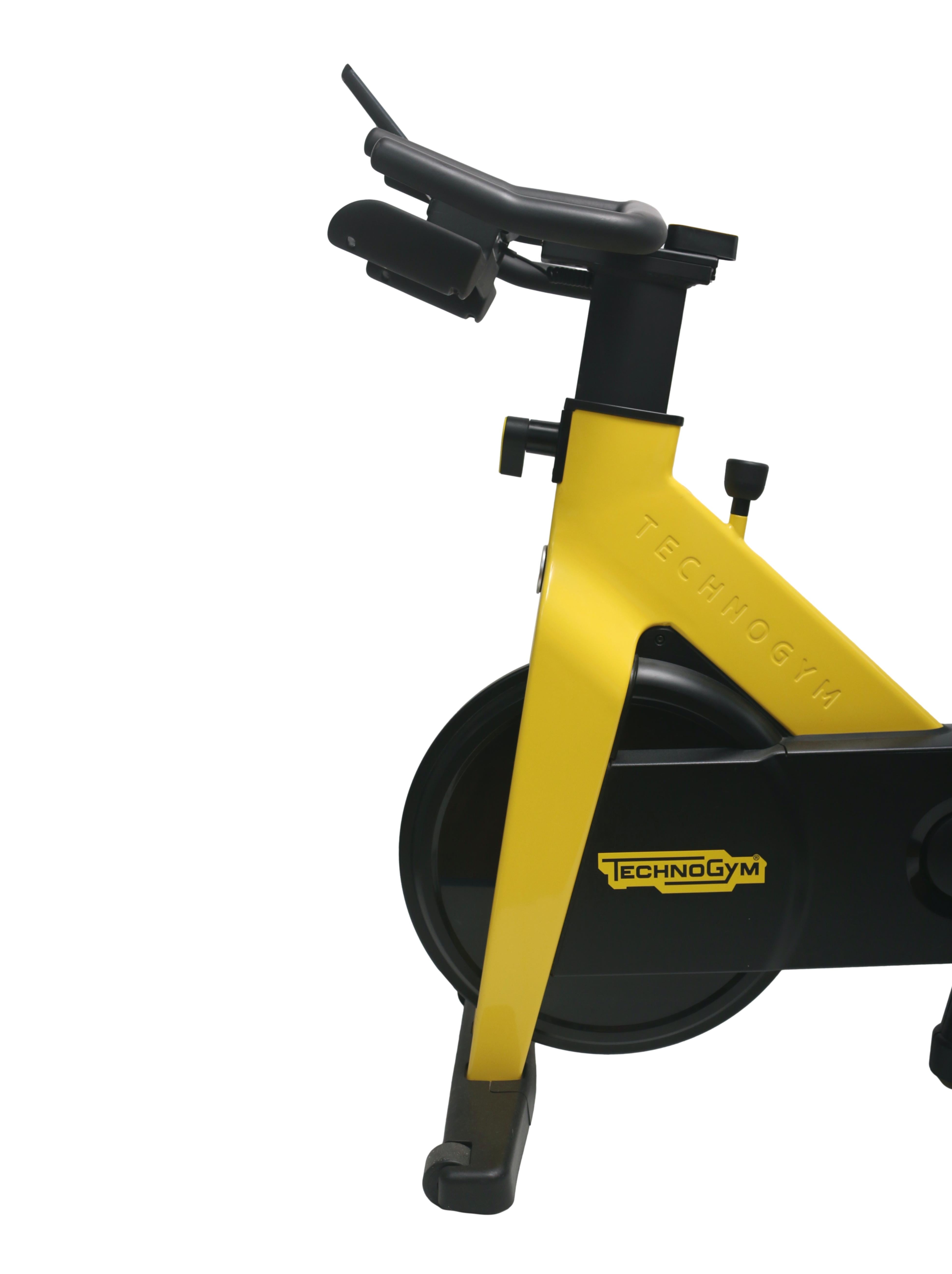Bicicleta Spinning Technogym Group Cycle Preta e Amarela
