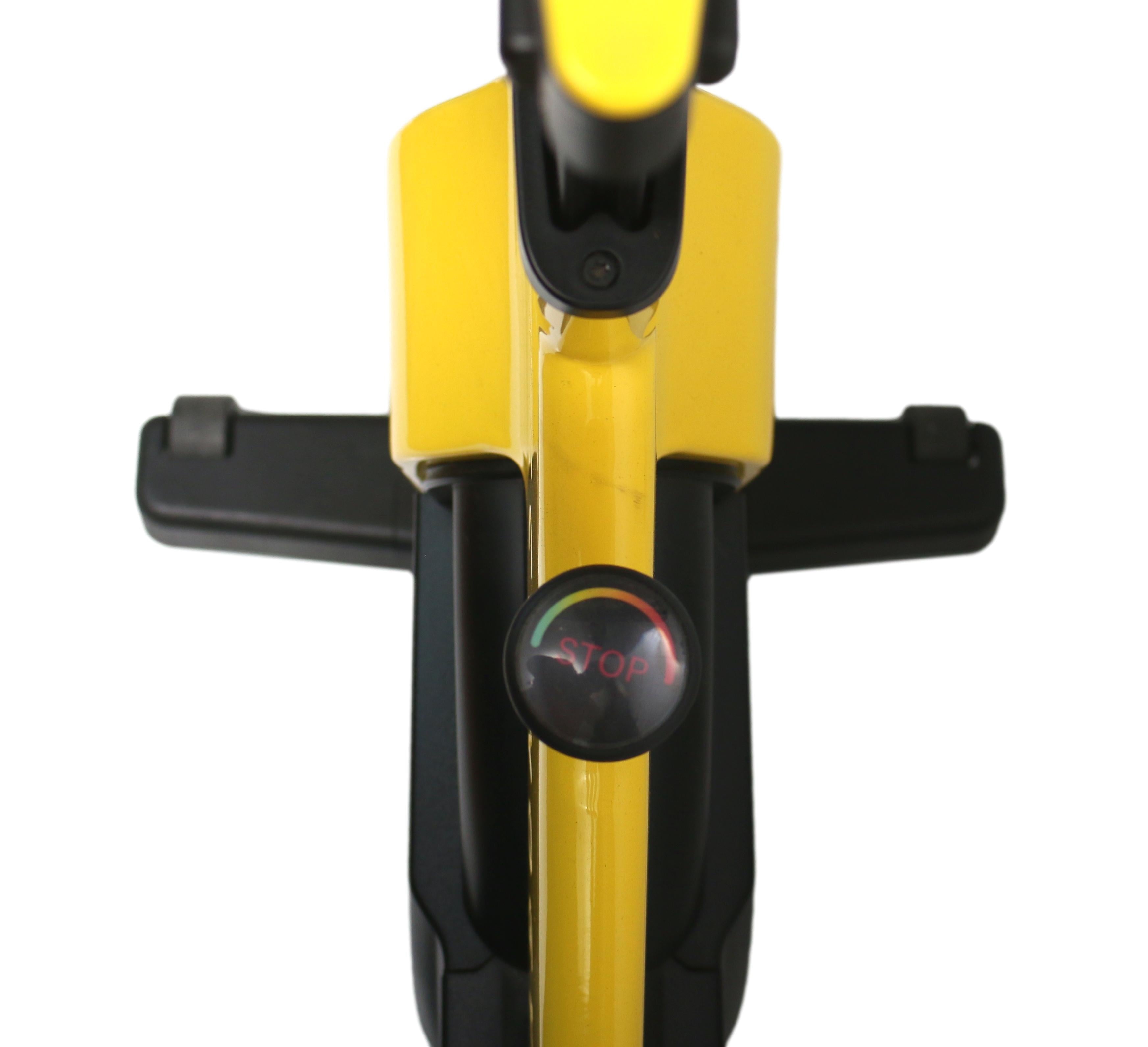 Bicicleta Spinning Technogym Group Cycle Preta e Amarela