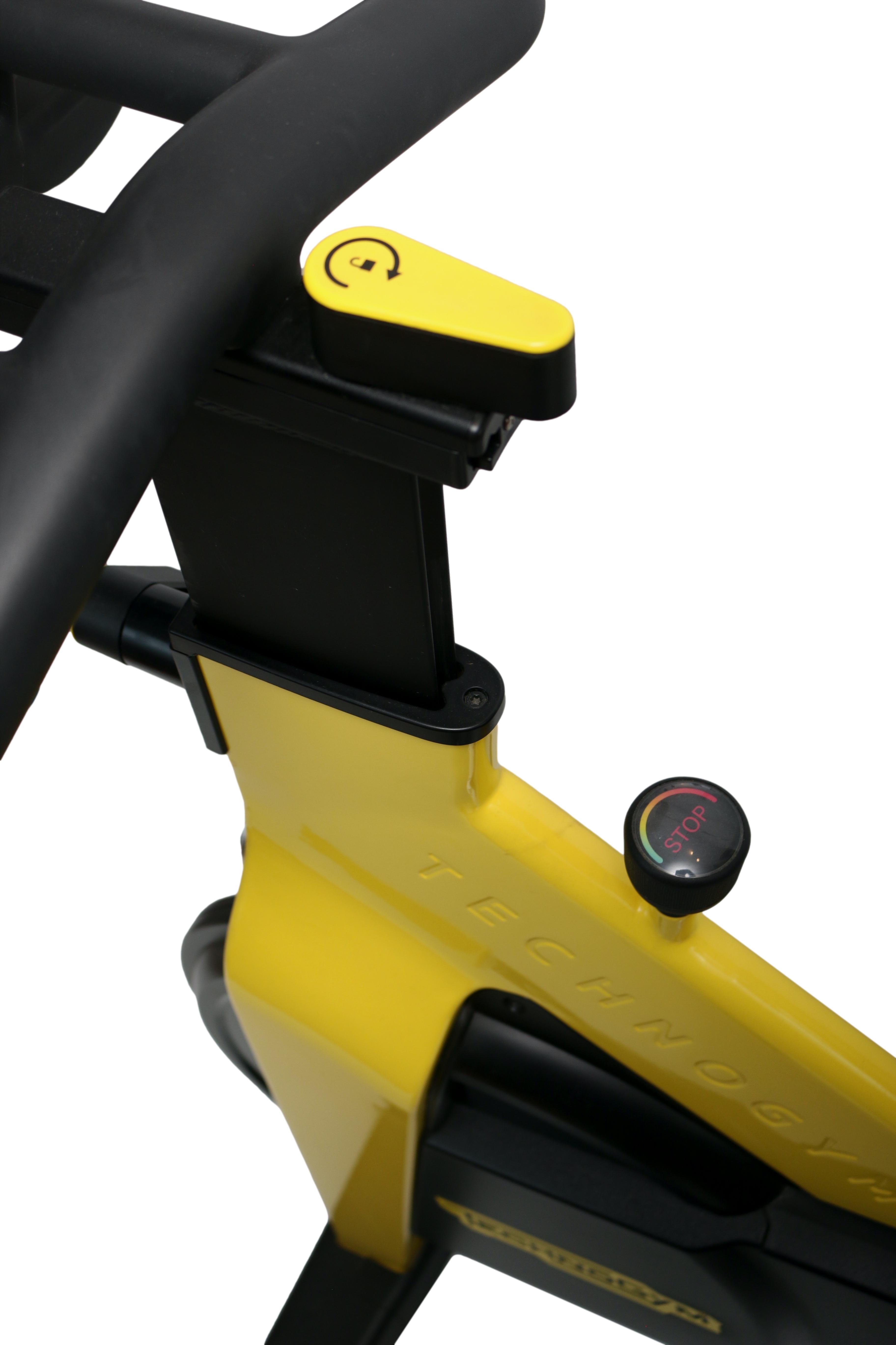 Bicicleta Spinning Technogym Group Cycle Preta e Amarela