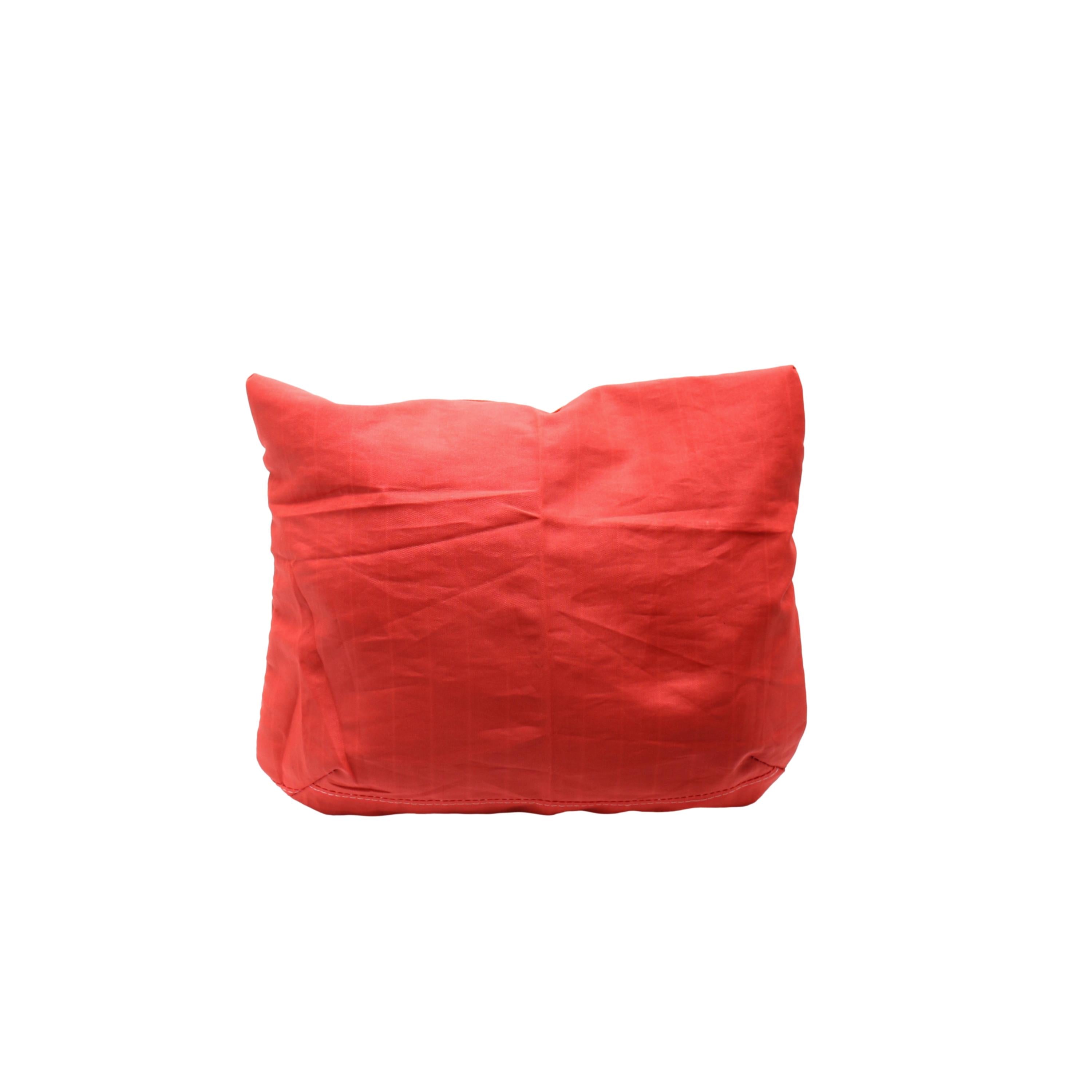 Estojo UNEND x Instituto Dharma Coral e Laranja