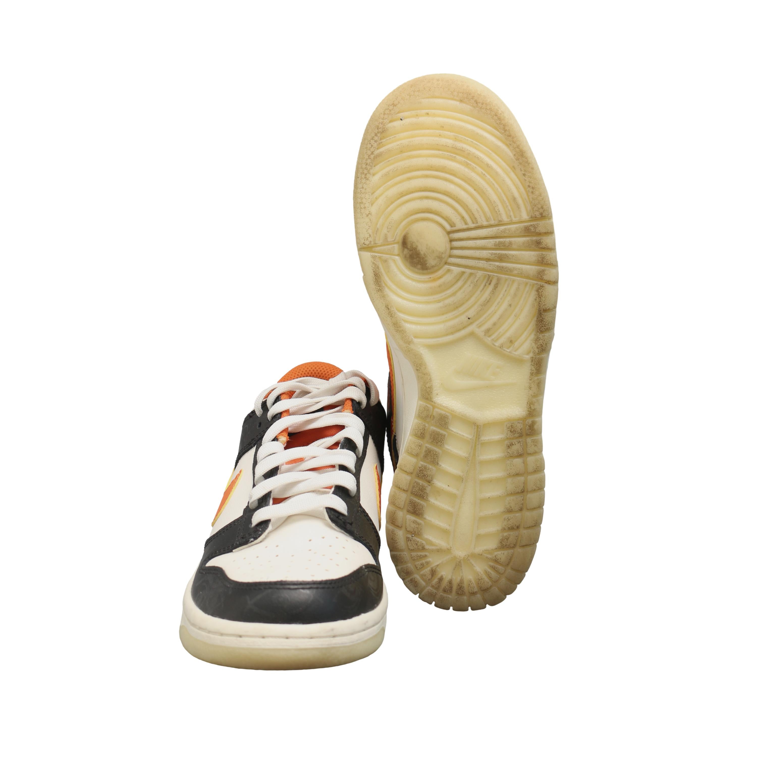 Tênis Infantil Nike Jordan 1 2021 Preto, Branco e Laranja - Tamanho 5.5 US