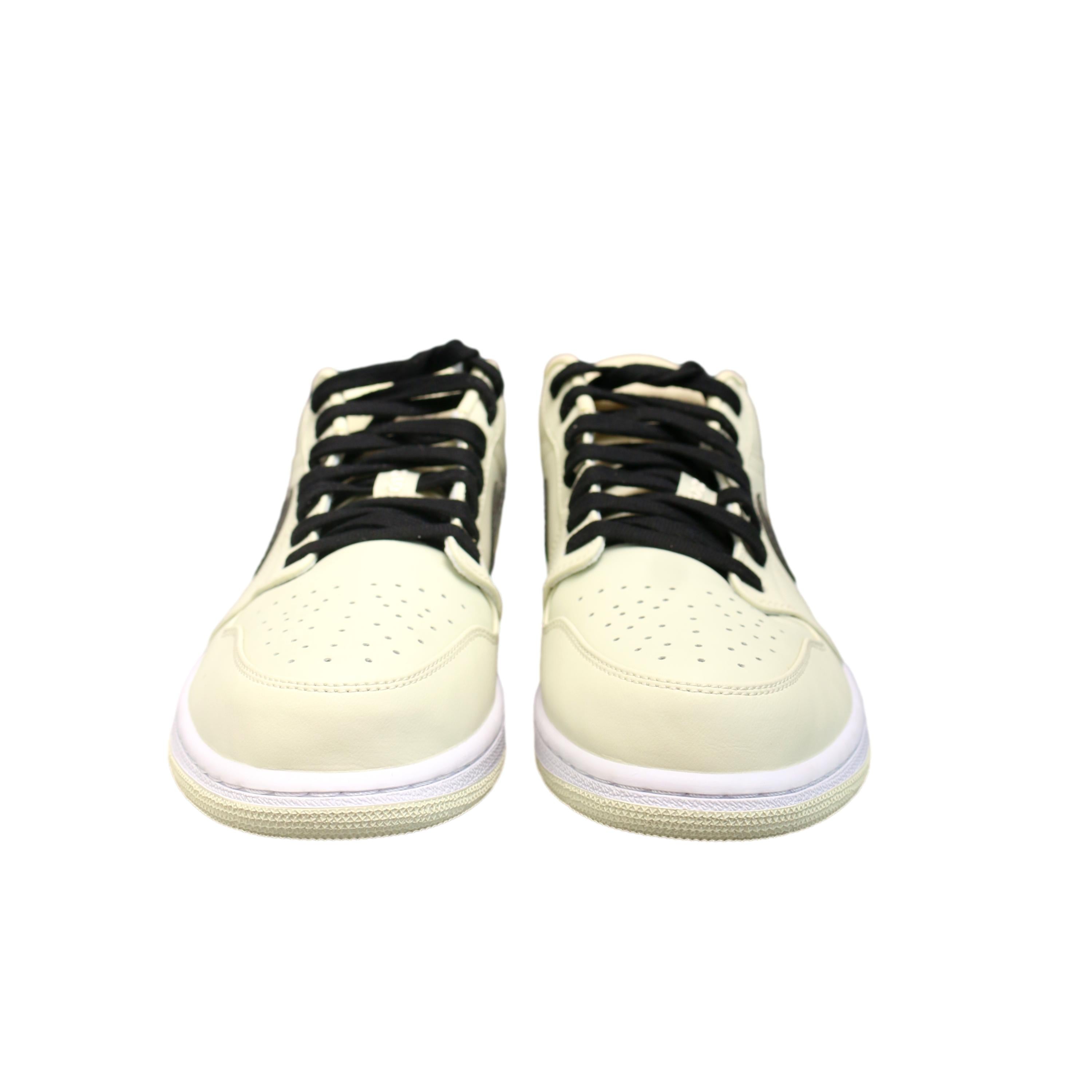 Tênis Nike Air Jordan 1 Low Sail Off-white e Preto - Tamanho 9.5 US