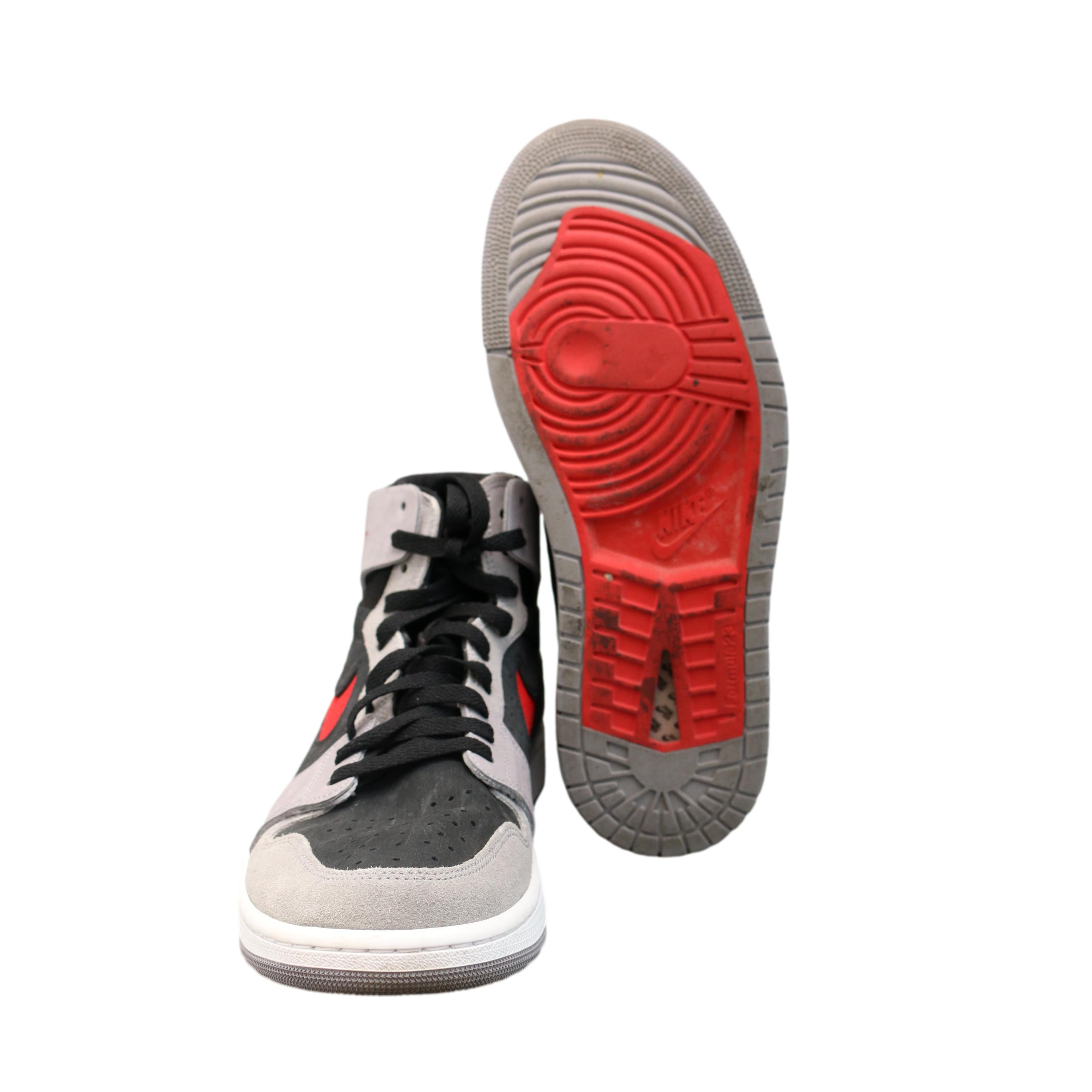 Tênis Nike Air Jordan 1 High Zoom Comfort 2 University Cano Alto Cinza, Preto e Vermelho - Tamanho 9.5 US