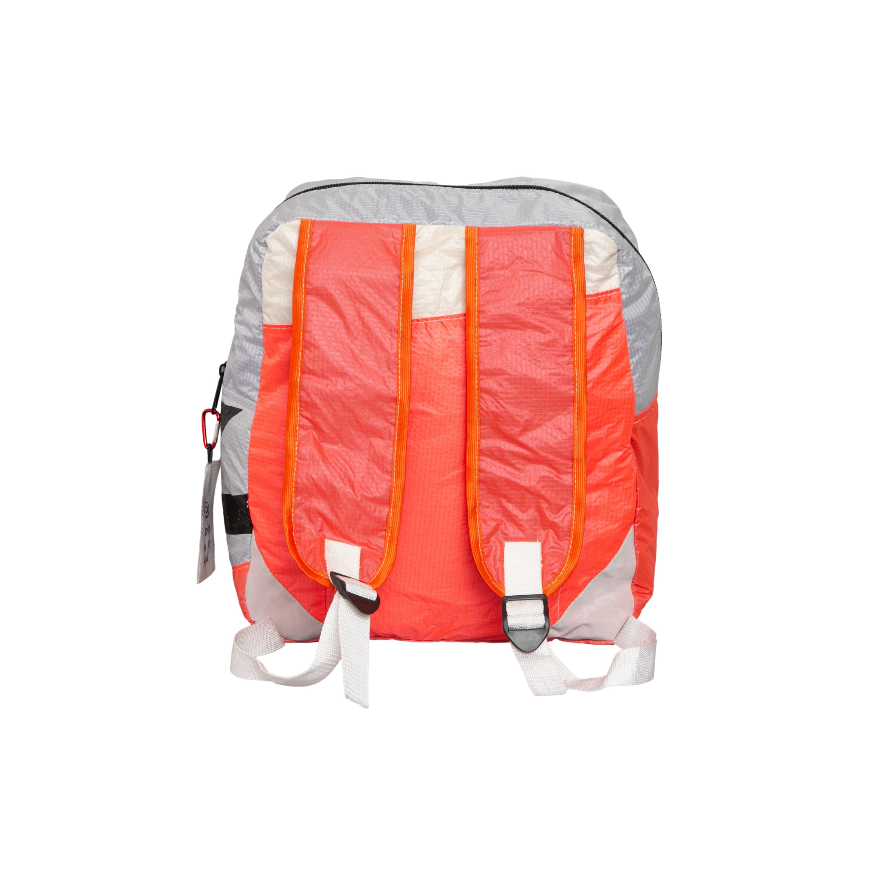 Mochila UNEND x Instituto Dharma