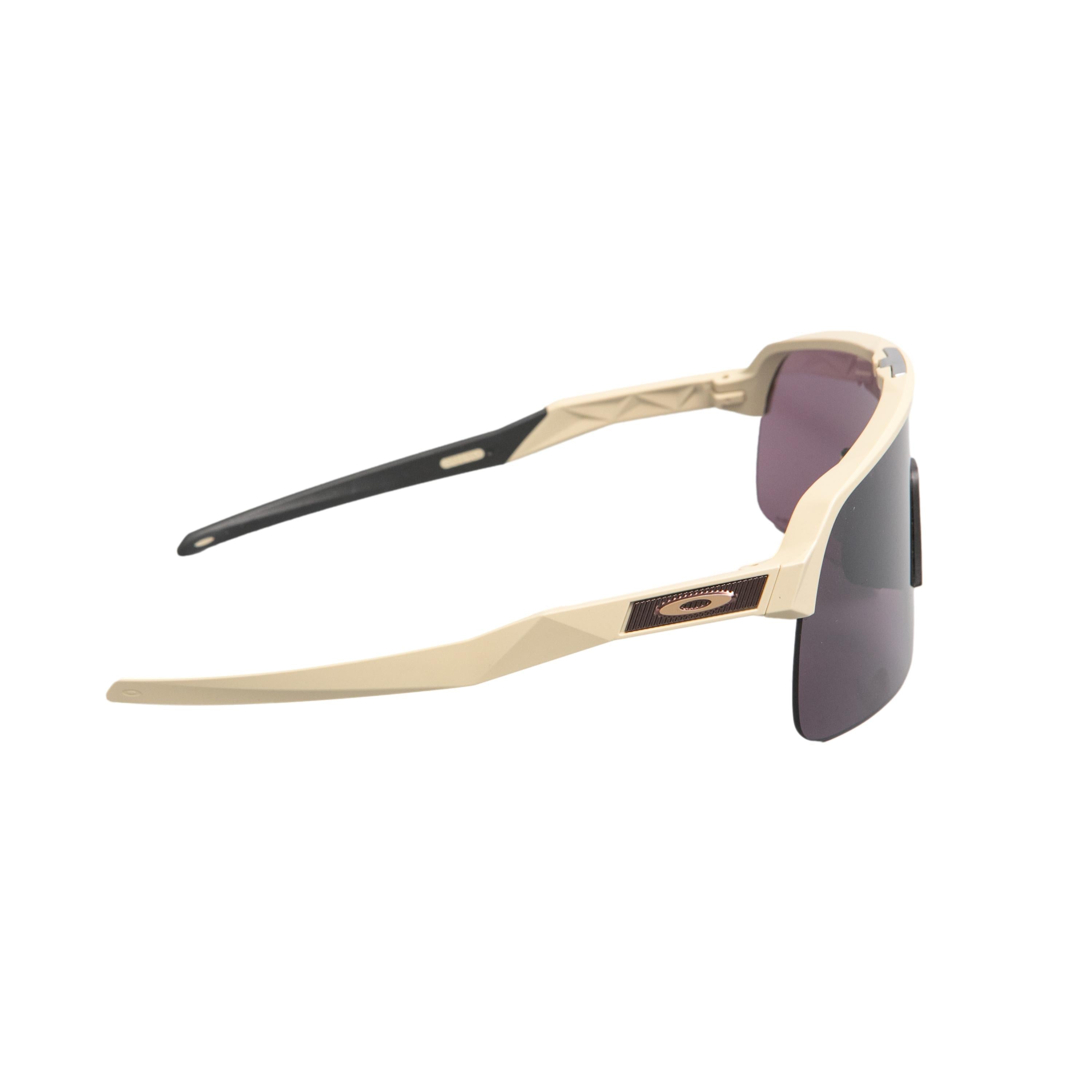 Óculos Unissex Ciclismo Oakley Sutro Fosco Lite Areia Lente Prizm Estrada Com Case - Tamanho Único