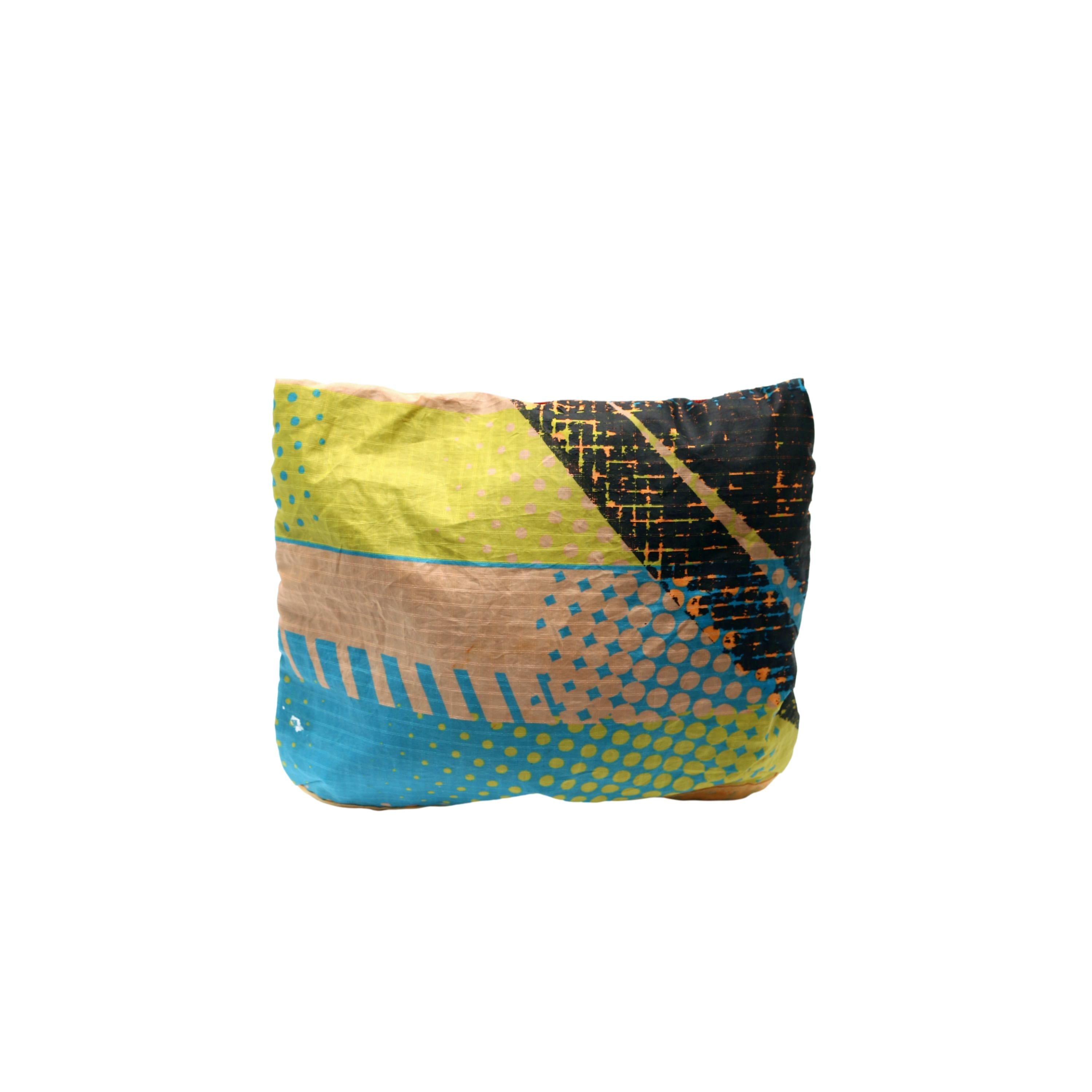 Estojo UNEND x Instituto Dharma Verde Claro e Laranja