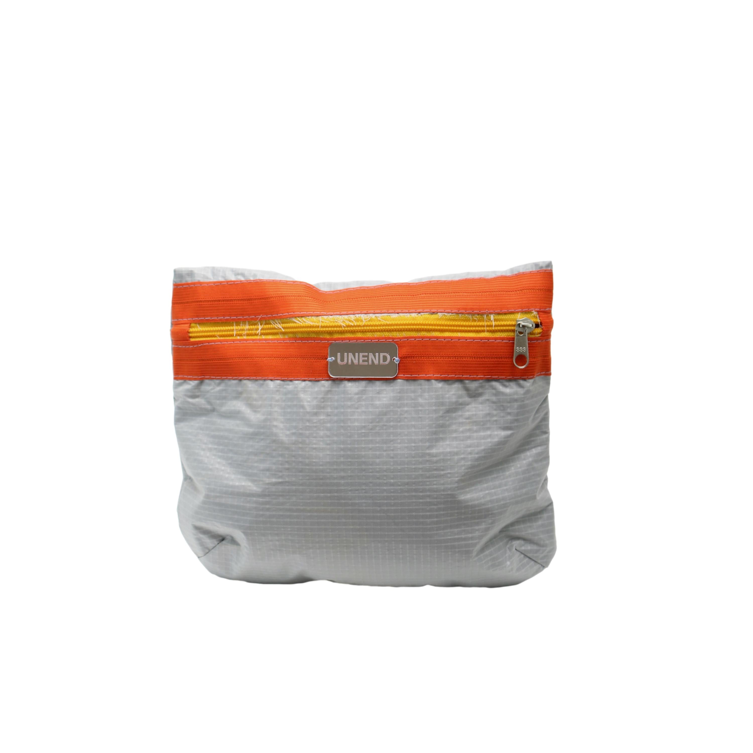 Estojo UNEND x Instituto Dharma Cinza e Laranja