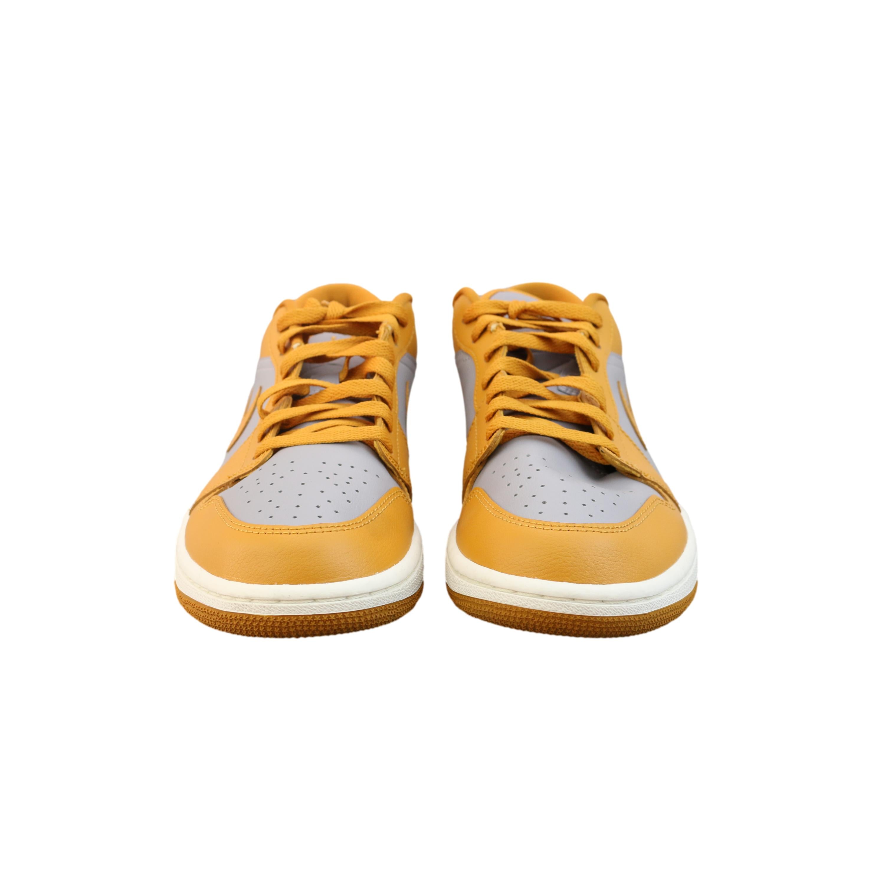 Tênis Nike Air Jordan 1 Low University Amarelo e Cinza - Tamanho 10.5 US