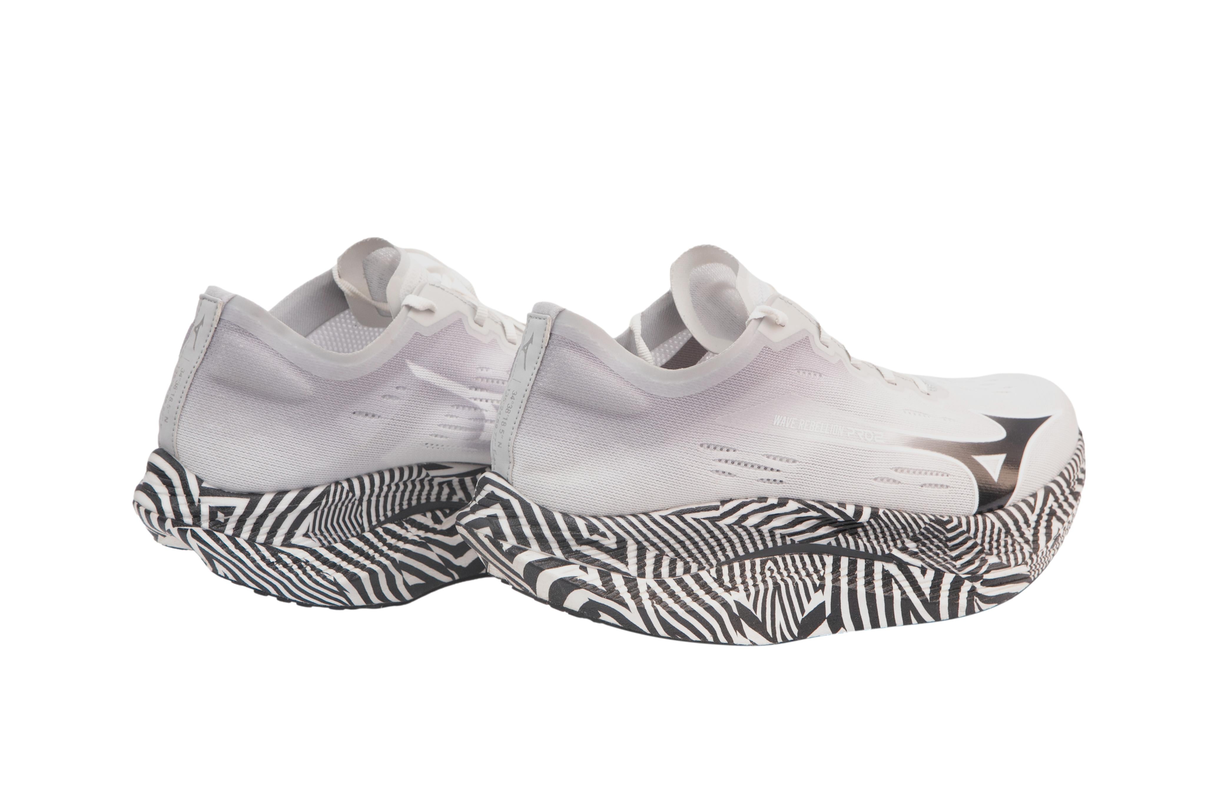 Tênis Unissex Mizuno Wave Rebellion Pro 2 Branco/Preto - Tamanho 41