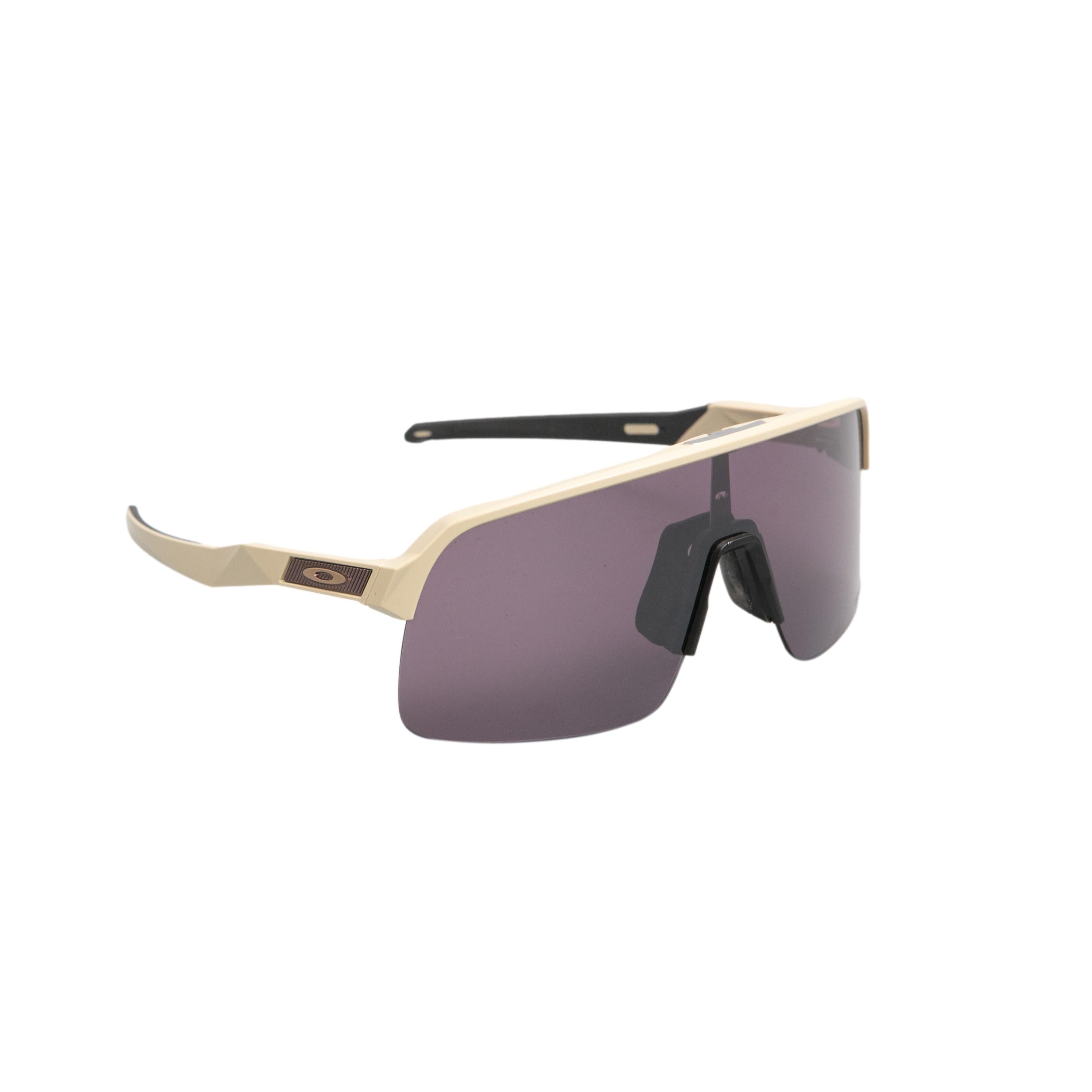 Óculos Unissex Ciclismo Oakley Sutro Fosco Lite Areia Lente Prizm Estrada Com Case - Tamanho Único