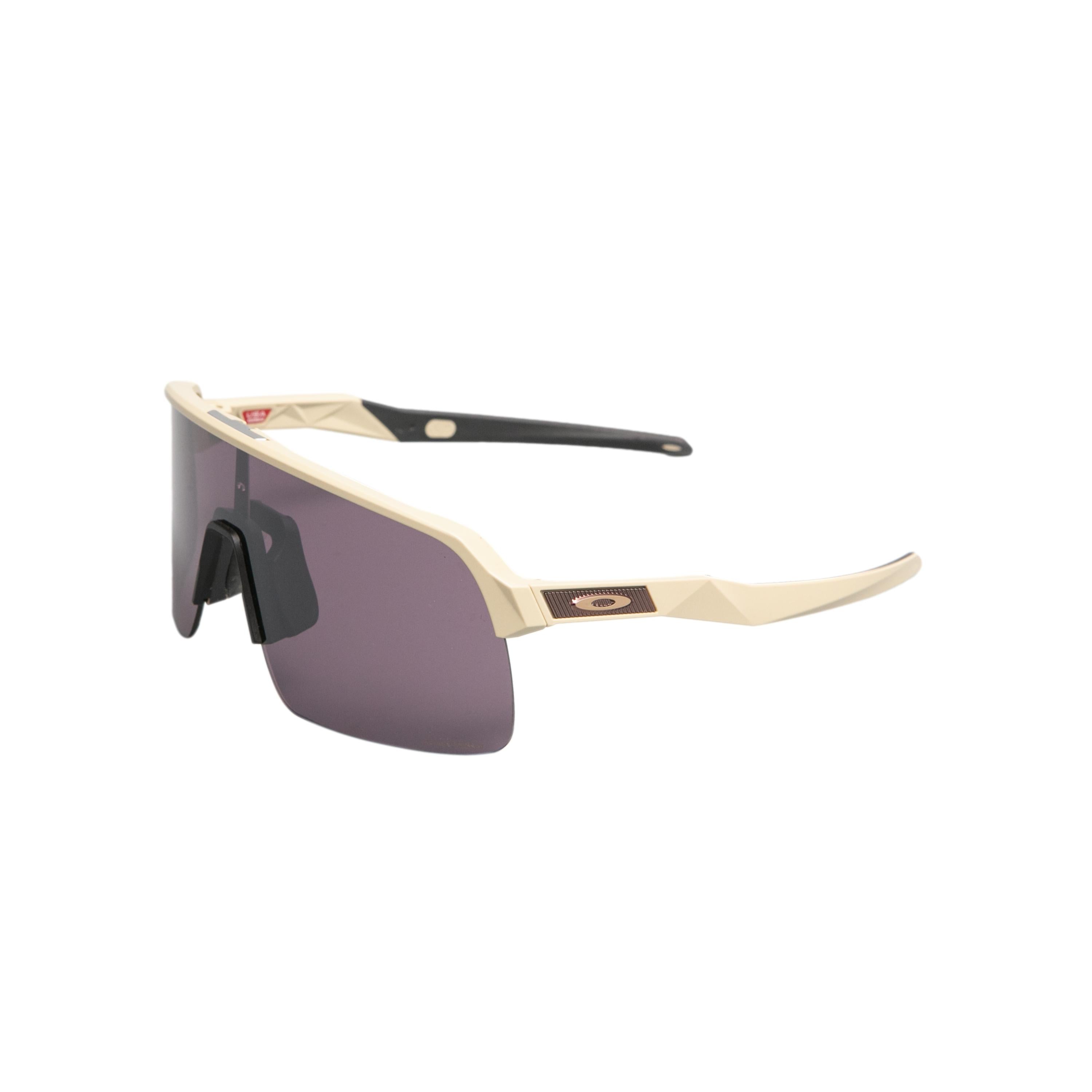 Óculos Unissex Ciclismo Oakley Sutro Fosco Lite Areia Lente Prizm Estrada Com Case - Tamanho Único